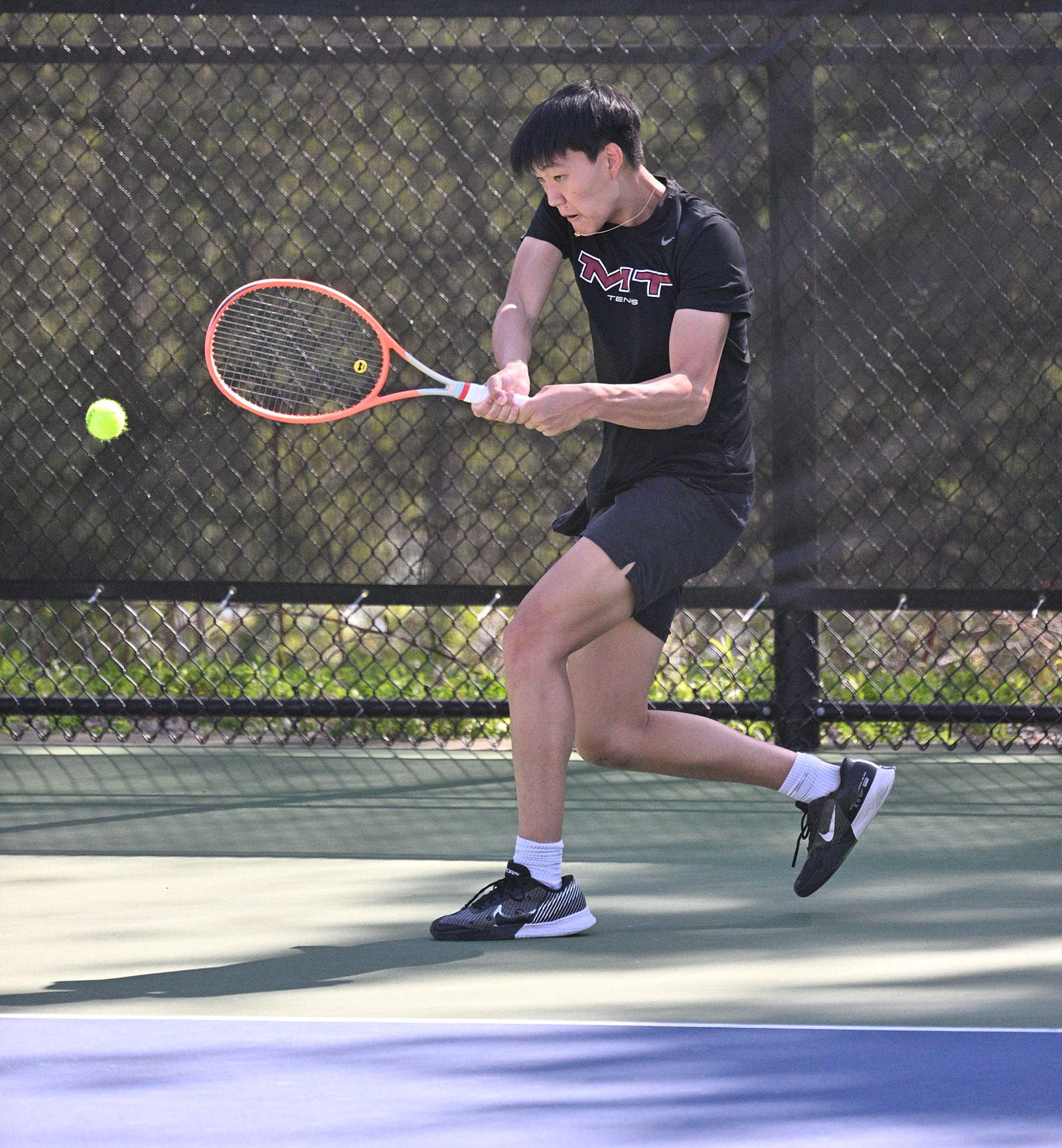 Men's tennis player on the court