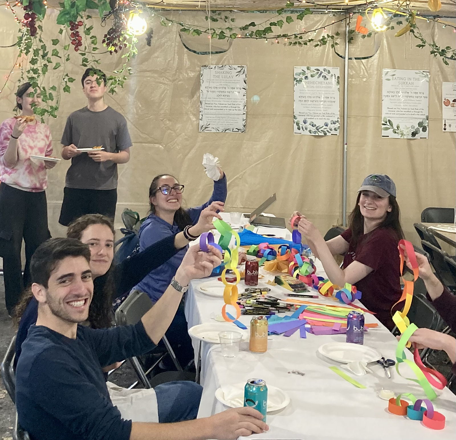 Hillel members make crafts together